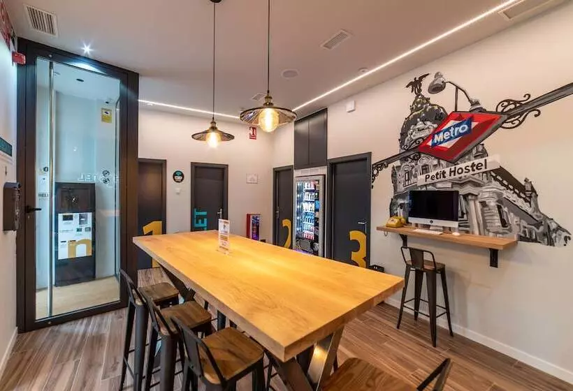 Petit Hostel La Latina