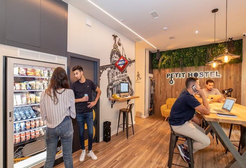 Petit Hostel La Latina