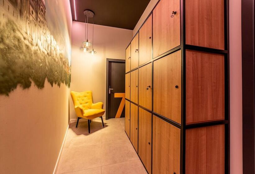 Petit Hostel La Latina