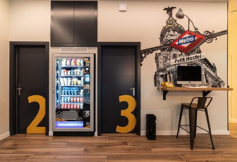 Petit Hostel La Latina