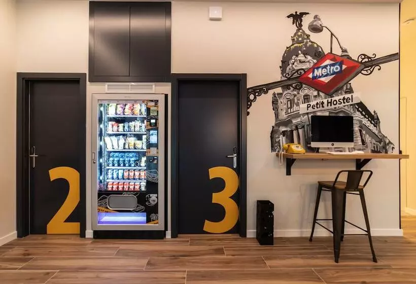 Petit Hostel La Latina
