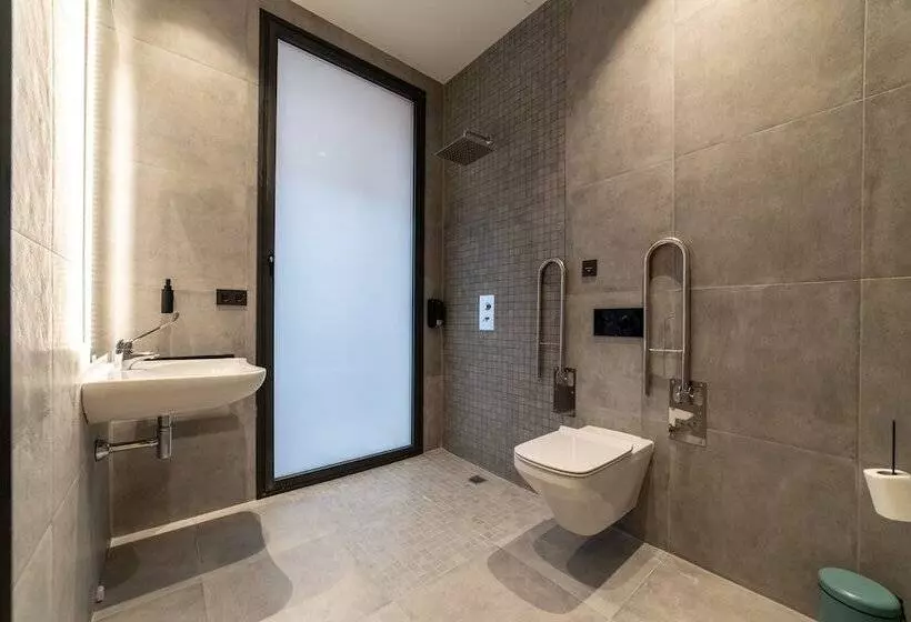 Petit Hostel La Latina