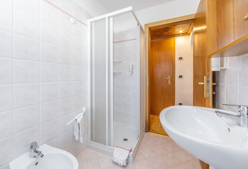 Отель Rifugio Cereda