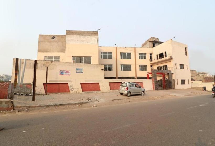 هتل Oyo 24614 Vishwas Residency