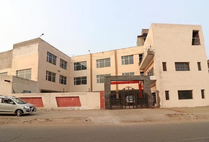 هتل Oyo 24614 Vishwas Residency