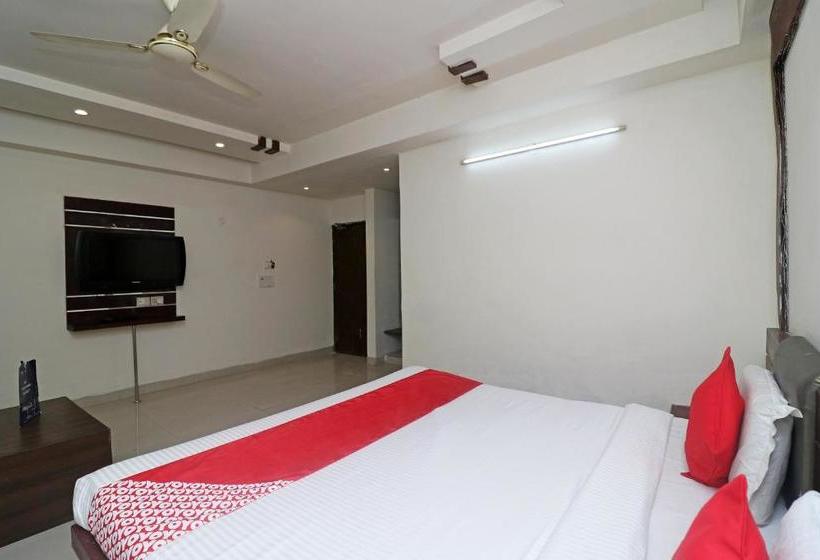 هتل Oyo 24614 Vishwas Residency