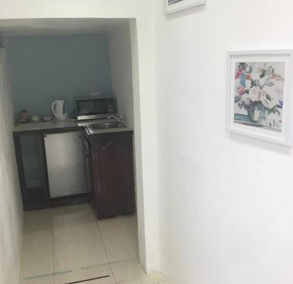 پانسیون Cool Breeze Discovery Bay