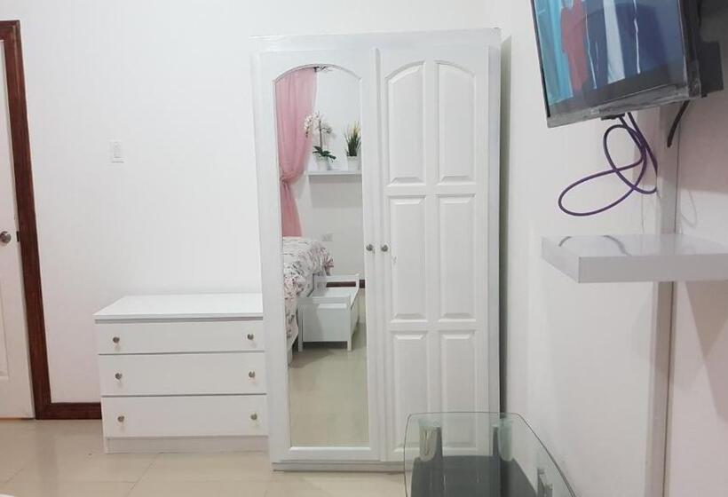 پانسیون Cool Breeze Discovery Bay