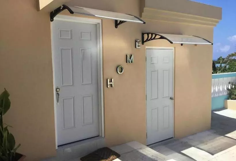 پانسیون Cool Breeze Discovery Bay