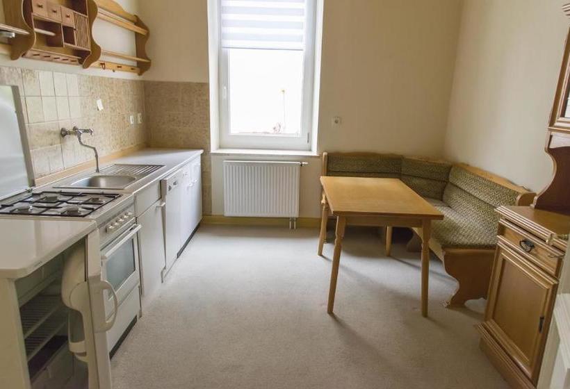 فندق صغير Rwa Ug