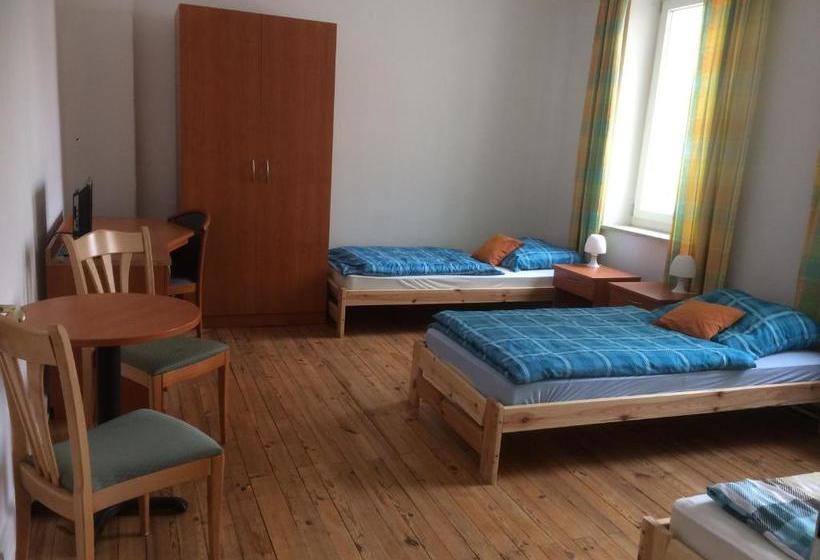 فندق صغير Rwa Ug