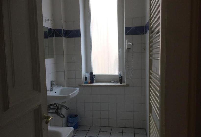 فندق صغير Rwa Ug