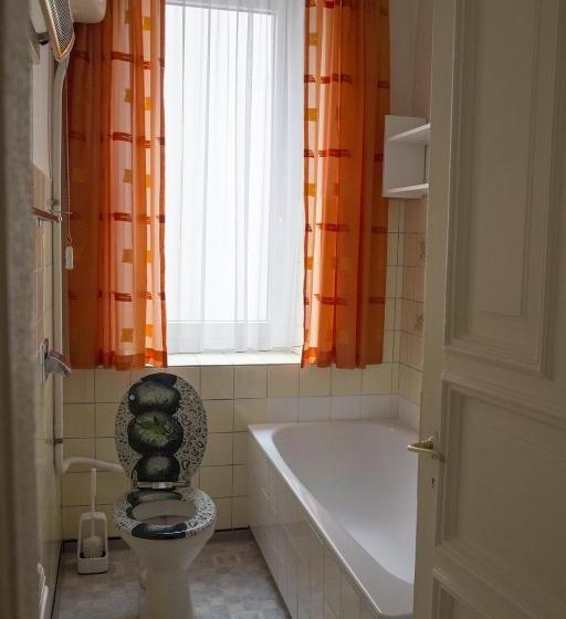 فندق صغير Rwa Ug