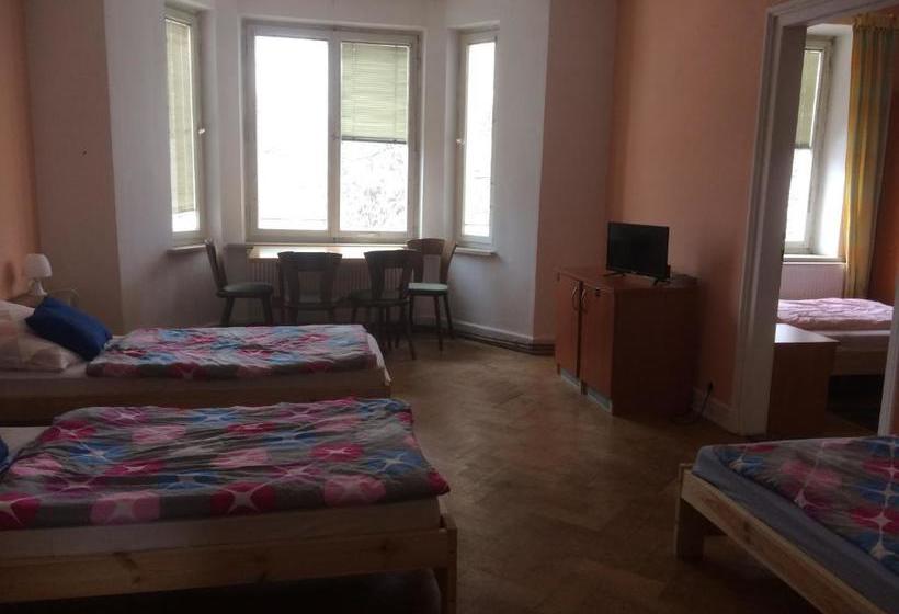 فندق صغير Rwa Ug