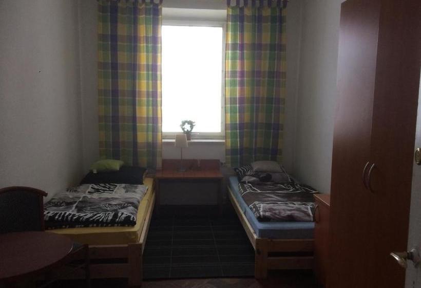 فندق صغير Rwa Ug