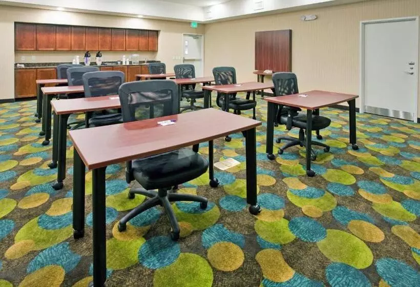 Holiday Inn Express Hotel & Suites Topeka North By Ihg