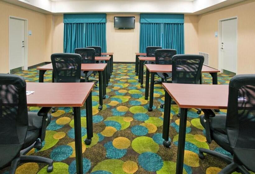 Holiday Inn Express Hotel & Suites Topeka North By Ihg