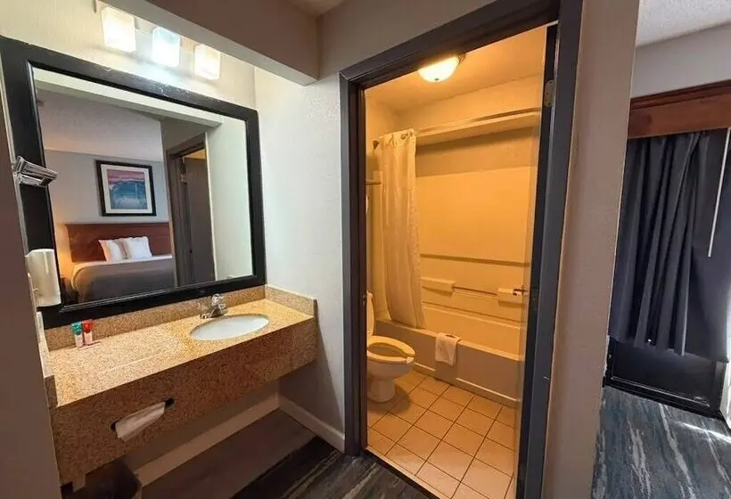 ホテル Baymont by Wyndham Memphis I-40