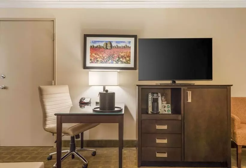 Hotelli Best Western Plus White Bear Country Inn