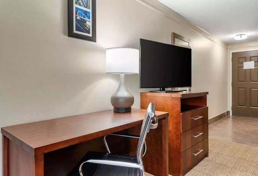 호텔 Comfort Inn & Suites