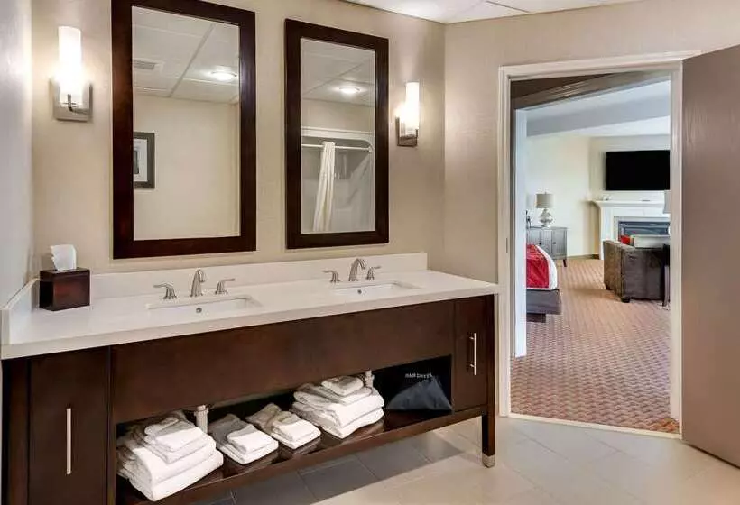 בית מלון כפרי Comfort Suites Chincoteague Island Bayfront Resort