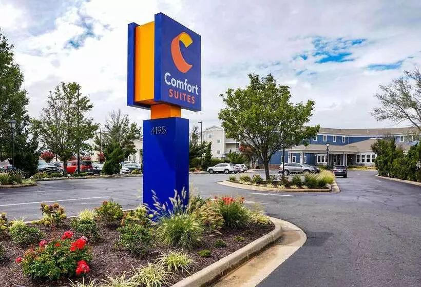 בית מלון כפרי Comfort Suites Chincoteague Island Bayfront Resort