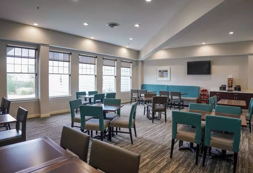 בית מלון כפרי Comfort Suites Chincoteague Island Bayfront Resort