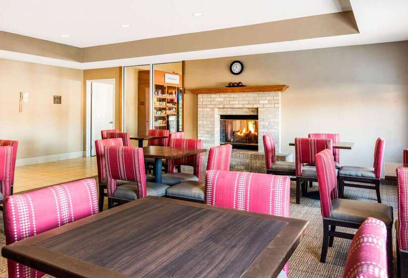 Отель Comfort Suites Normal University Area