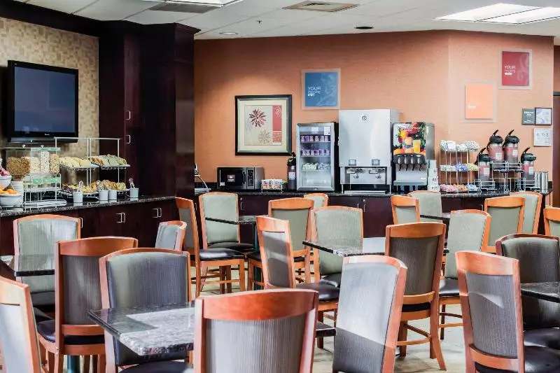 Hotel Comfort Suites Raleigh Durham Airport/rtp