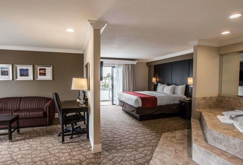 ホテル Comfort Suites San Clemente Beach