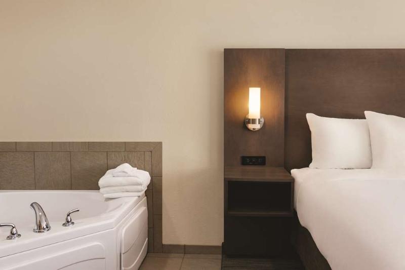 Отель Country Inn & Suites By Radisson, Buffalo, Mn