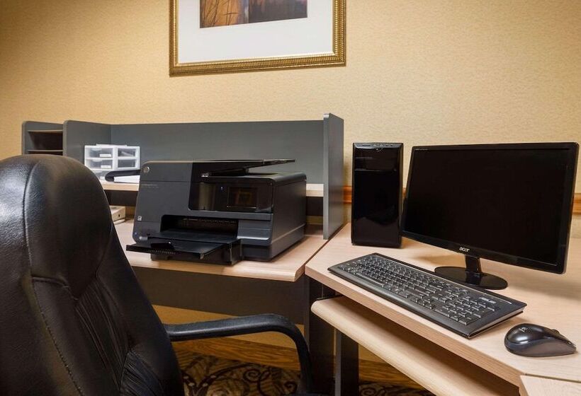 فندق Comfort Inn & Suites Cuyahoga Falls Akron