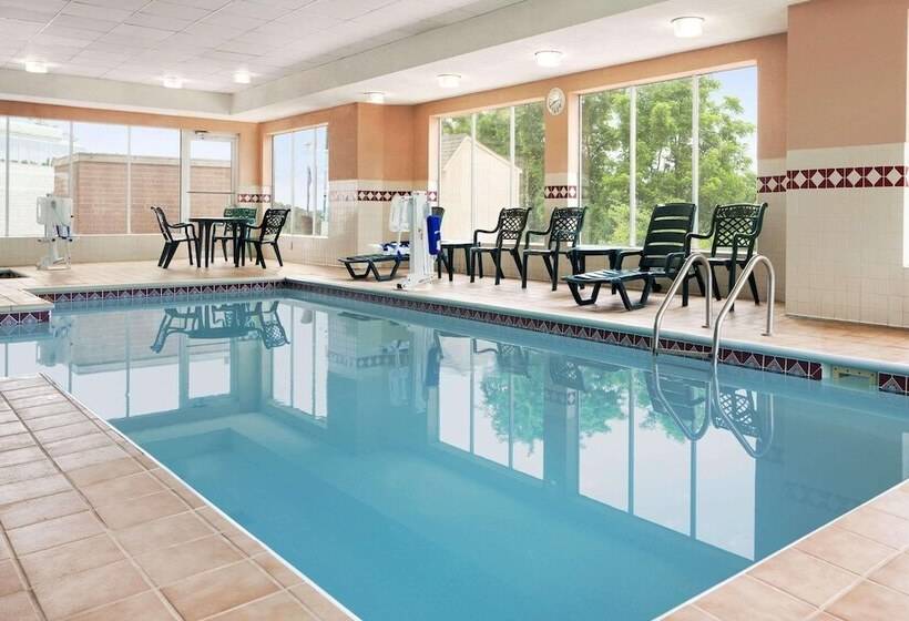 فندق Comfort Inn & Suites Cuyahoga Falls Akron