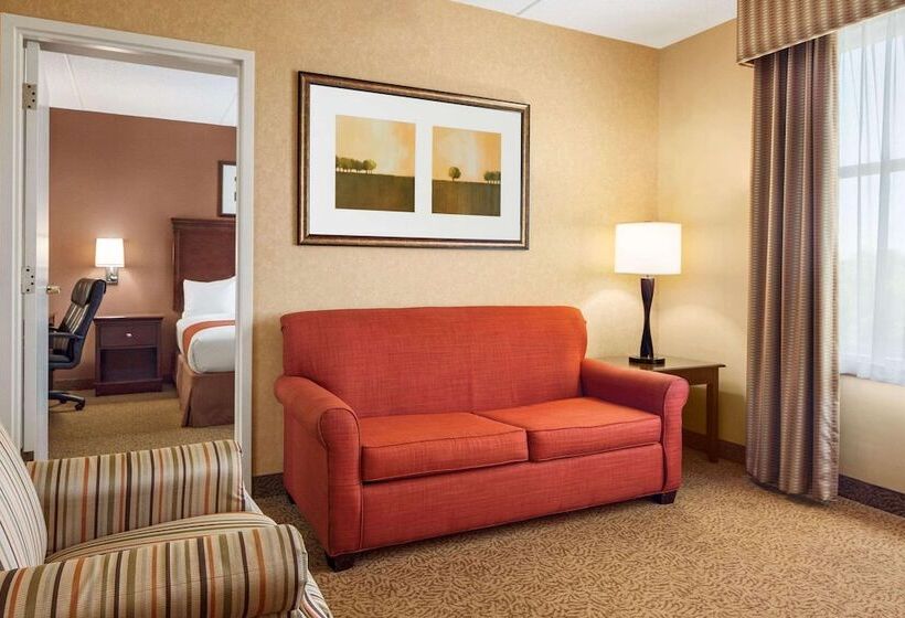 فندق Comfort Inn & Suites Cuyahoga Falls Akron