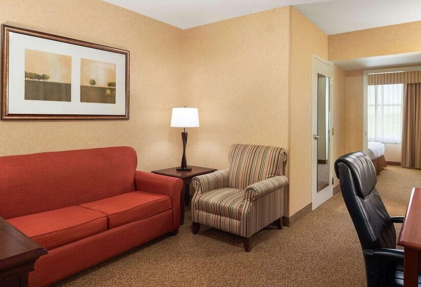 فندق Comfort Inn & Suites Cuyahoga Falls Akron