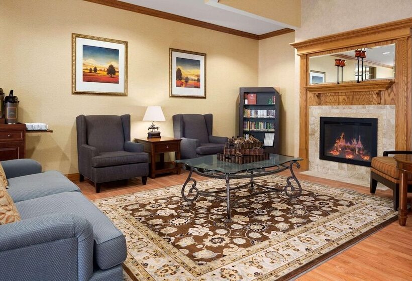 فندق Comfort Inn & Suites Cuyahoga Falls Akron