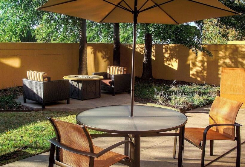 فندق Courtyard By Marriott Bentonville