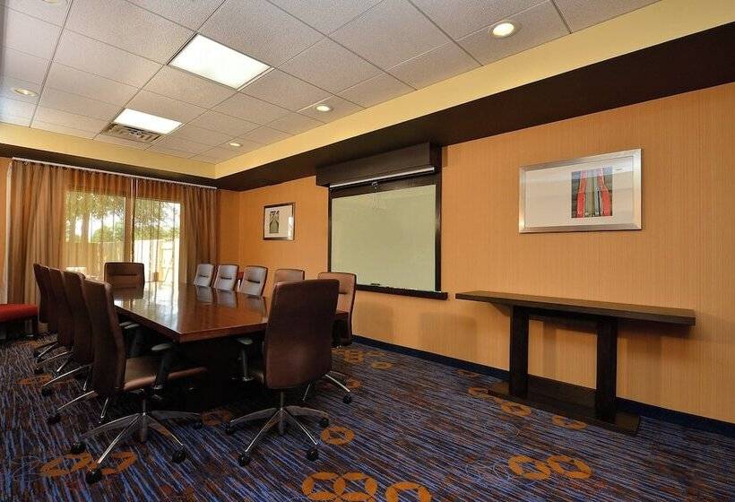 فندق Courtyard By Marriott Bentonville