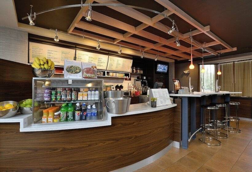 فندق Courtyard By Marriott Bentonville