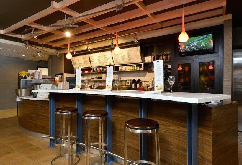 فندق Courtyard By Marriott Bentonville