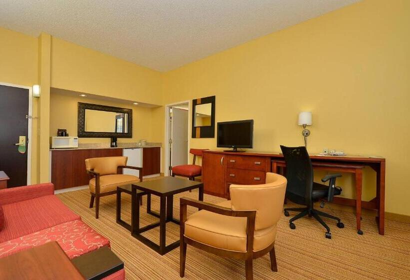 فندق Courtyard By Marriott Bentonville