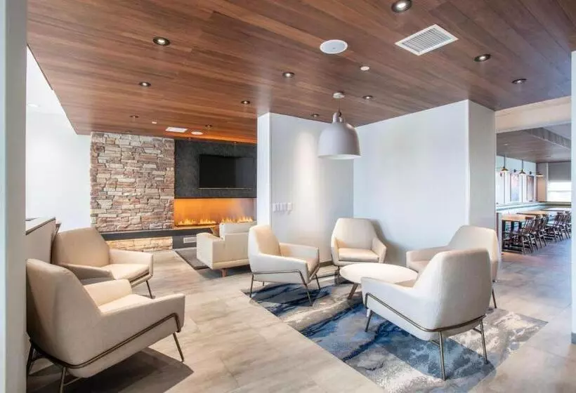 Отель Fairfield By Marriott Inn & Suites Newport Cincinnati