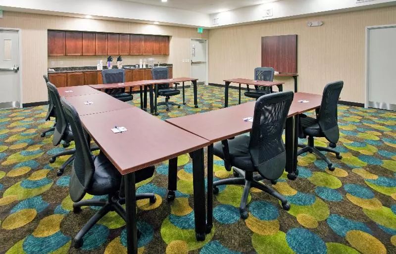 Holiday Inn Express Hotel & Suites Topeka North By Ihg