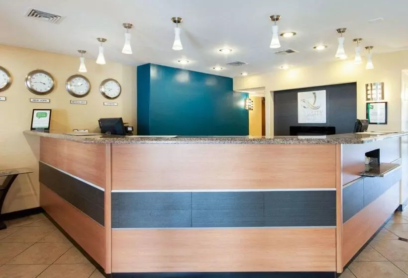 ホテル Quality Inn Airport East