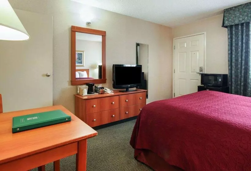 ホテル Quality Inn Airport East