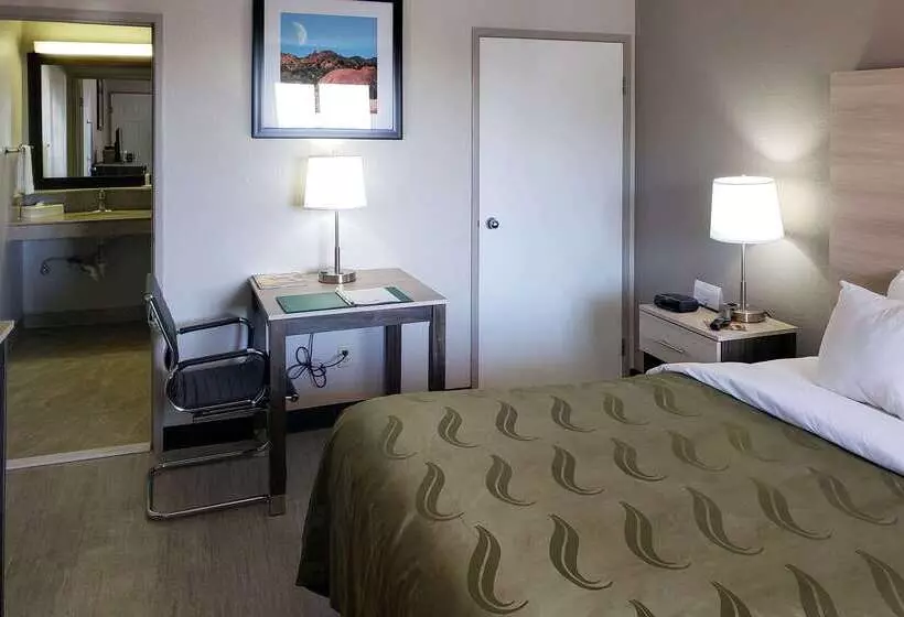 ホテル Quality Inn Airport East