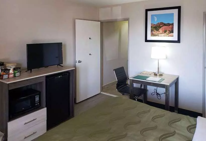 ホテル Quality Inn Airport East