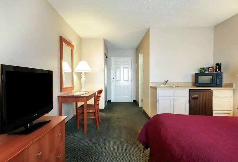 ホテル Quality Inn Airport East