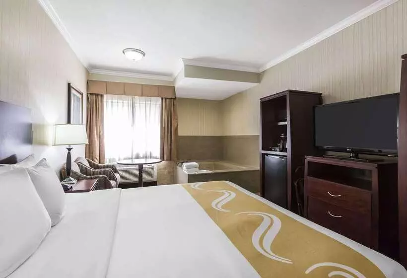 호텔 Quality Inn & Suites Los Angeles Airport Lax