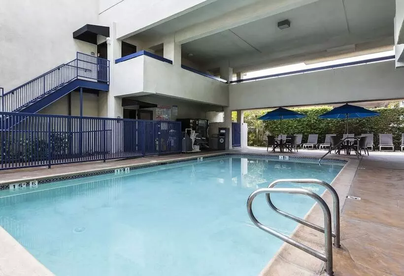 호텔 Quality Inn & Suites Los Angeles Airport Lax